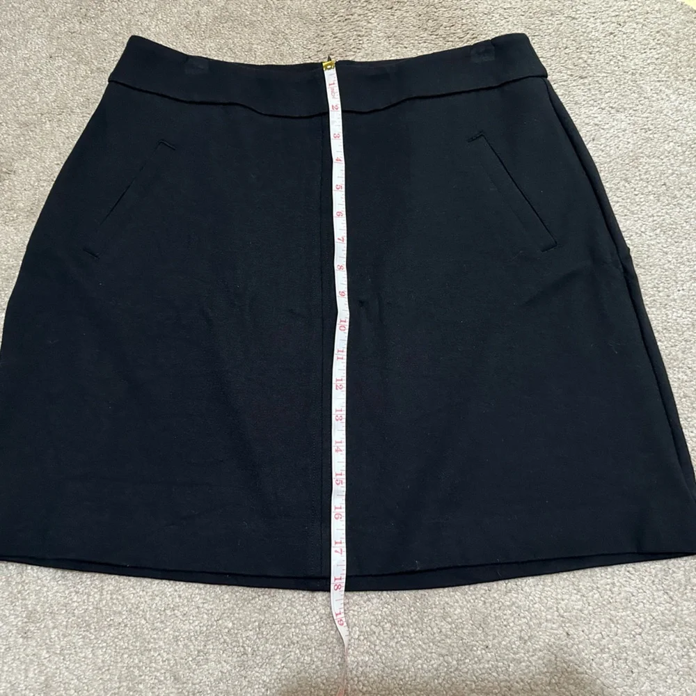 🦋 3/$9 Cabi #3583 AGENCY Black Thick Knit Stretch Ponte A Line Mini Skirt - Picture 3 of 7